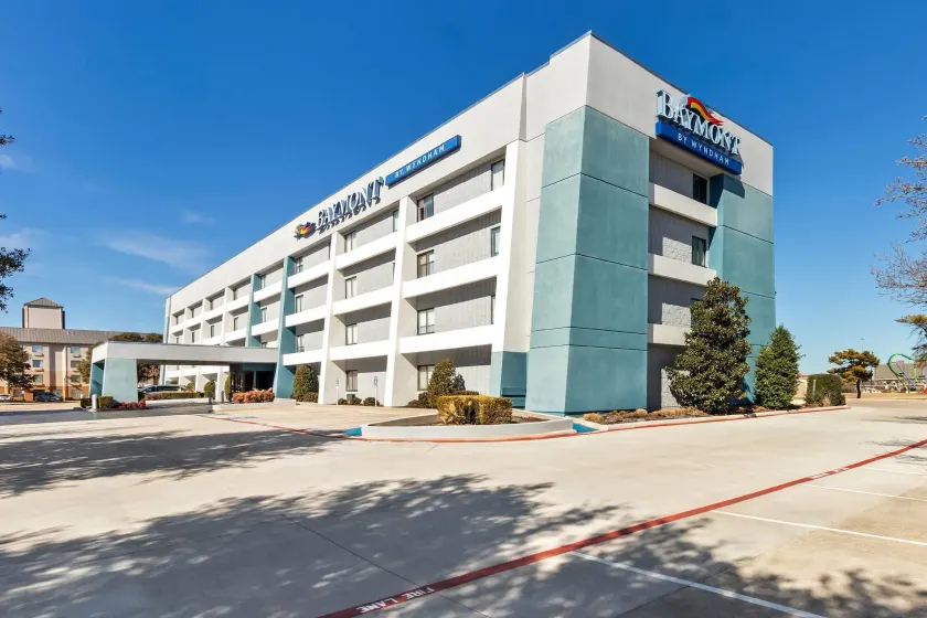 Baymont by Wyndham Arlington At Six Flags Dr - Image 1