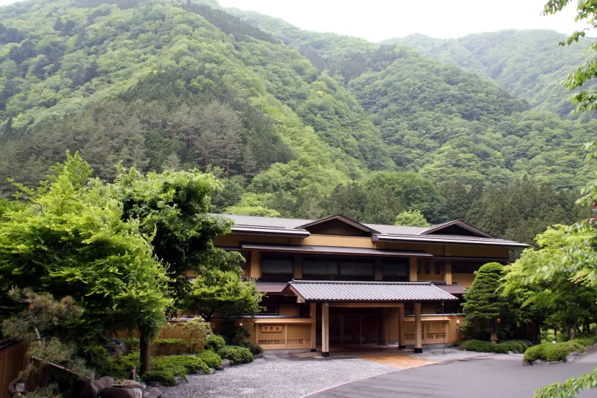 Nishiyama Onsen Keiunkan - Image 1