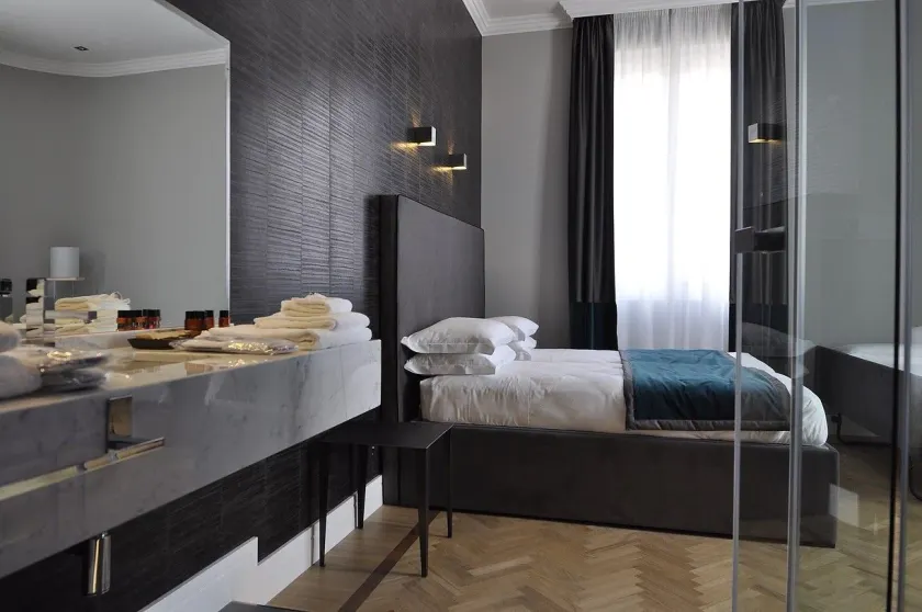 Place 24 Suites & Wellness - Image 1