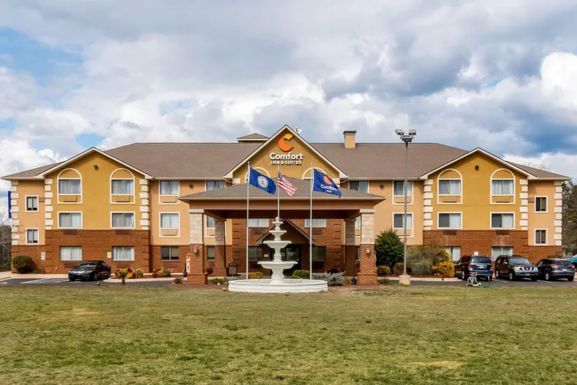 Comfort Inn & Suites South Hill I-85 - Image 1