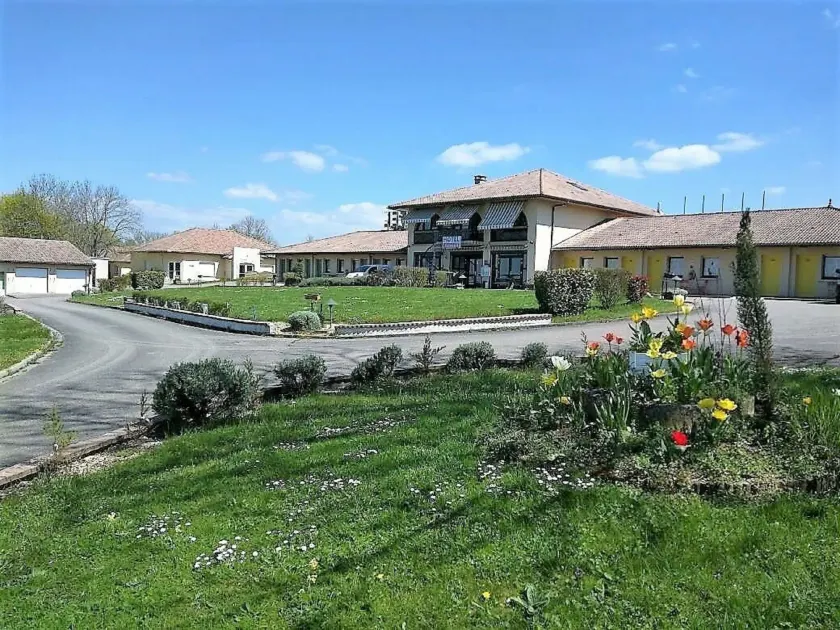 Logis Hotel- Restaurant La Haie Des Vignes Séminaires et Evènementiel - Image 1