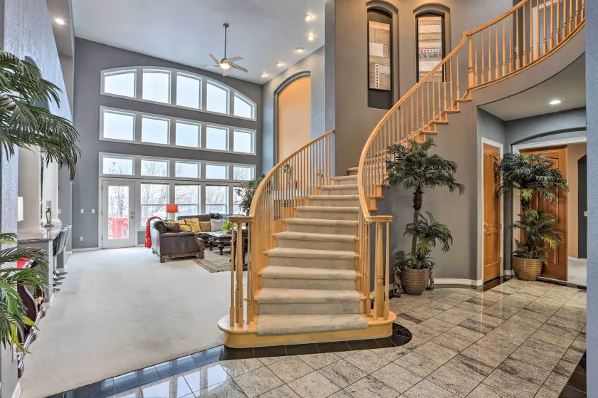 Spacious + Elegant Lone Tree Home Rental w/ Deck! - Interiör