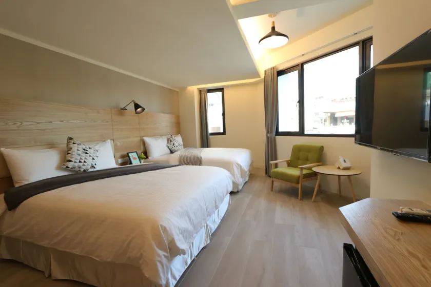 Flora Inn - Image 1