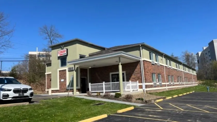 Economy Inn - Pittsburgh Airport - Image 1