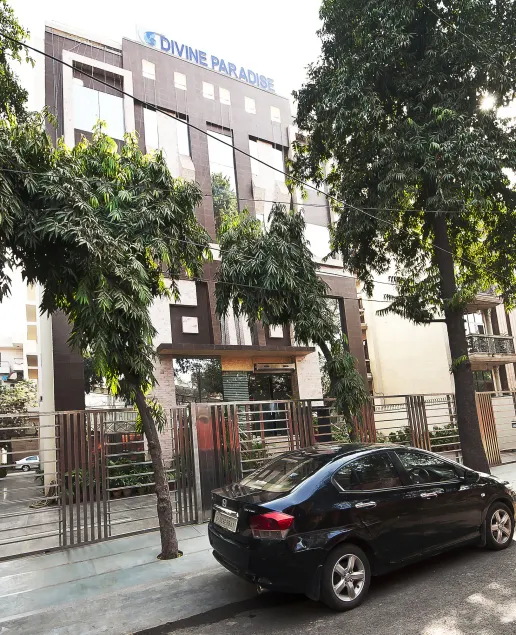 Hotel Divine Paradise - Image 1