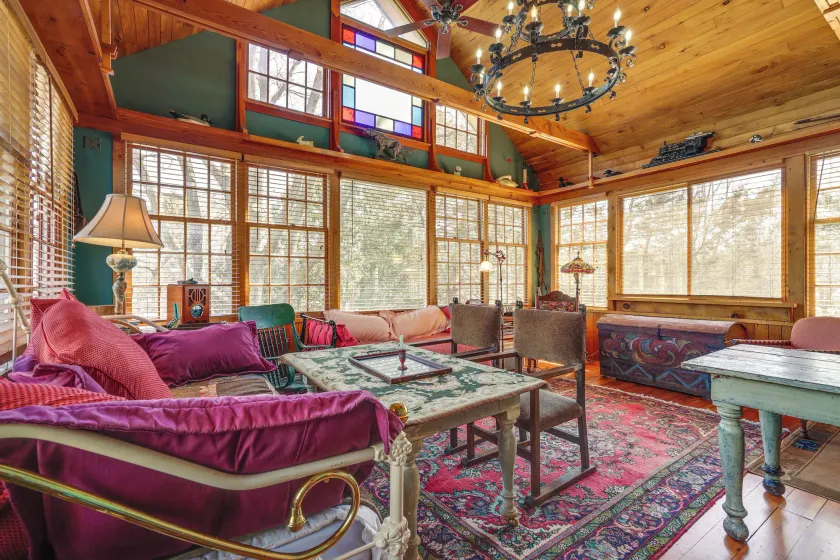 Lake Pepin Getaway w/ Pond, Walk to Restaurants! - Innvendig
