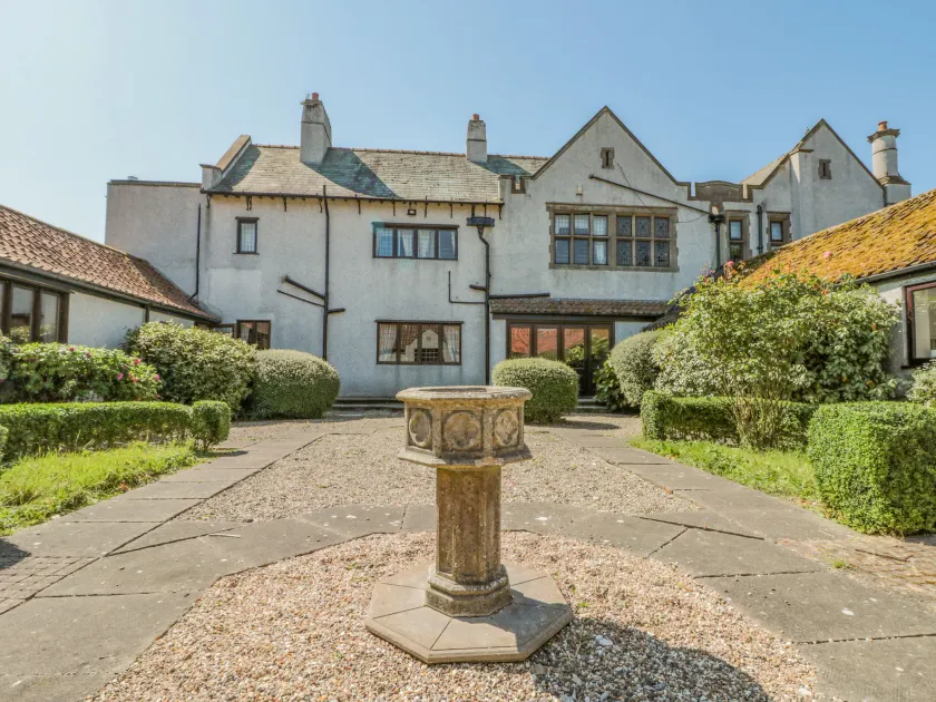Highcliffe Manor - Image 1