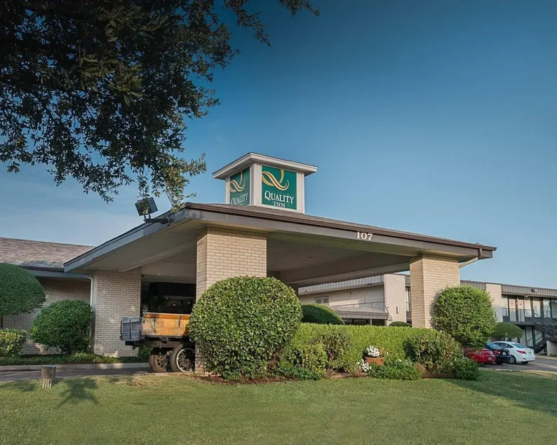 Quality Inn Ennis - Image 1