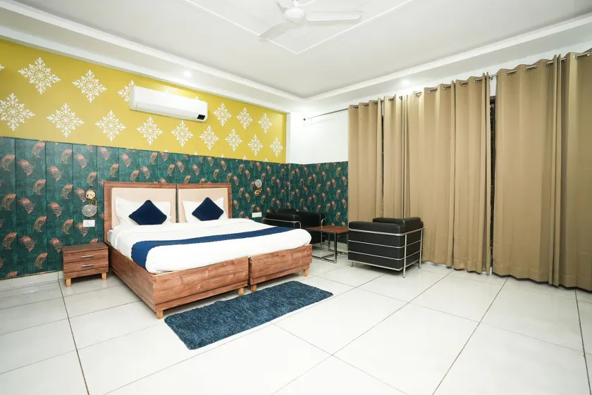 Fabhotel Tanvi Premium - Image 1