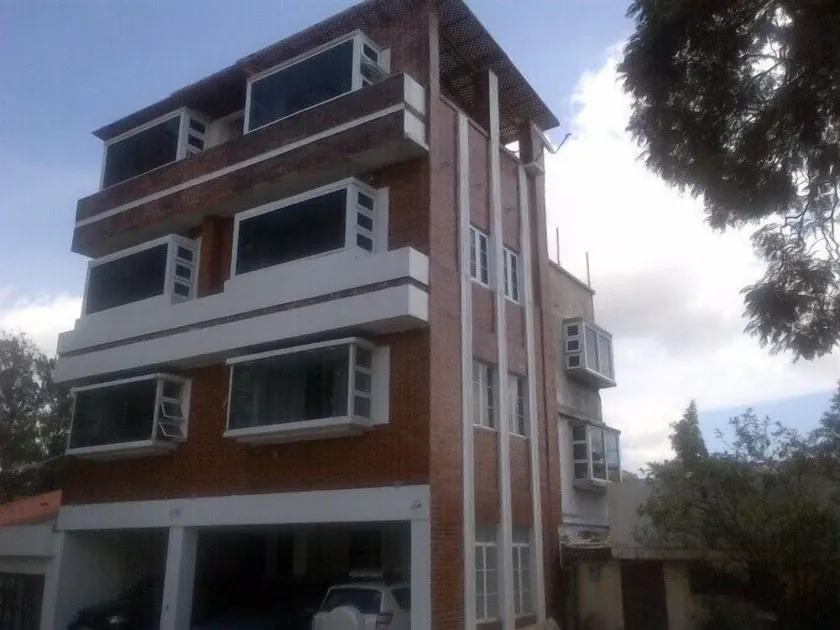 Apartamentos Comodos Cerca del Aeropuerto - Image 1