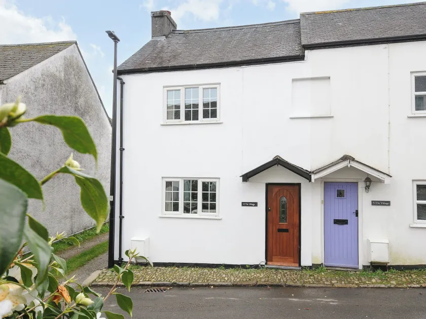 Glebe Cottage - Image 1
