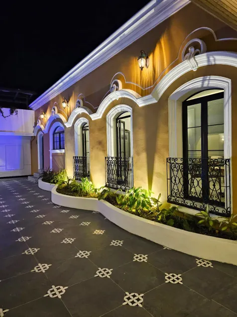 Remfort Hotel Antigua - Image 1