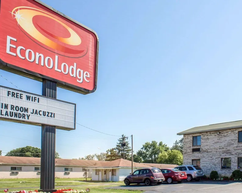 Econo Lodge Elkhart North - Image 1