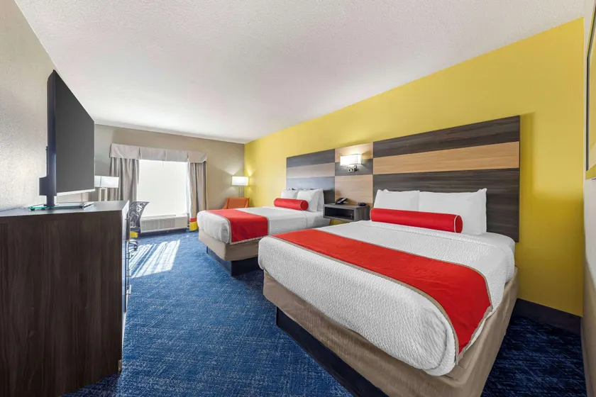 Best Western Plus Midwest City Inn & Suites - Image 1