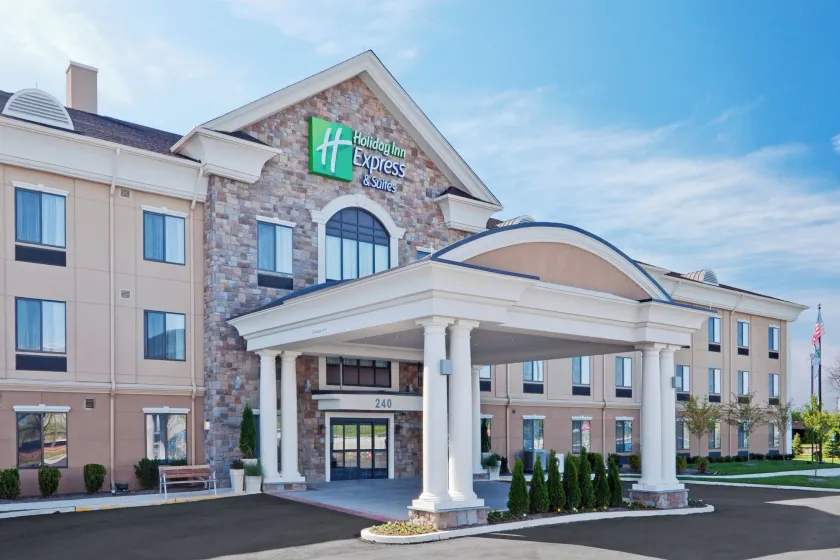 Holiday Inn Express Hotel & Suites Warminster-Horsham by IHG - Image 1