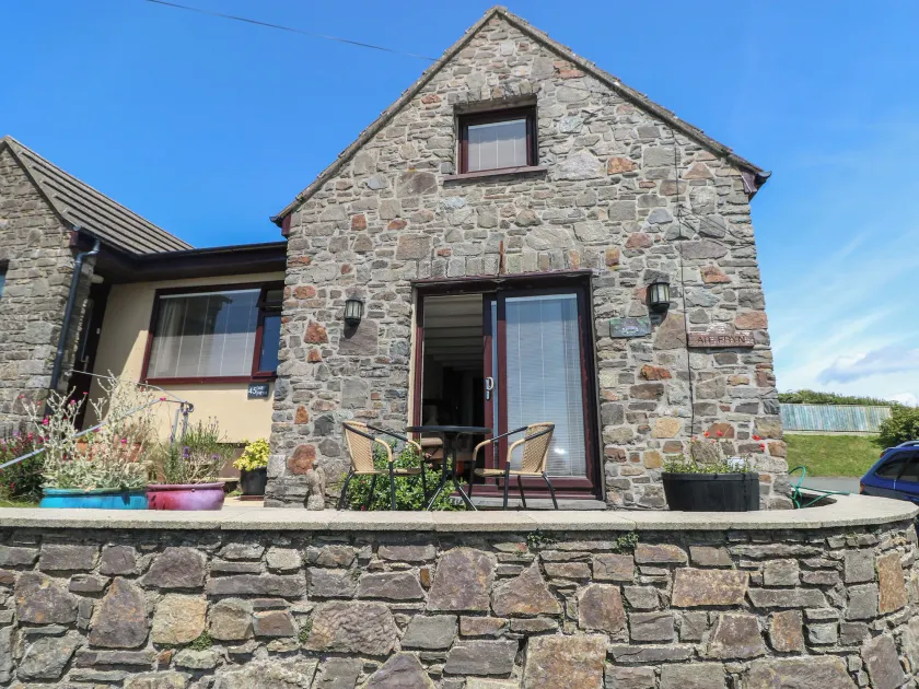 Carreg Ddu - Image 1