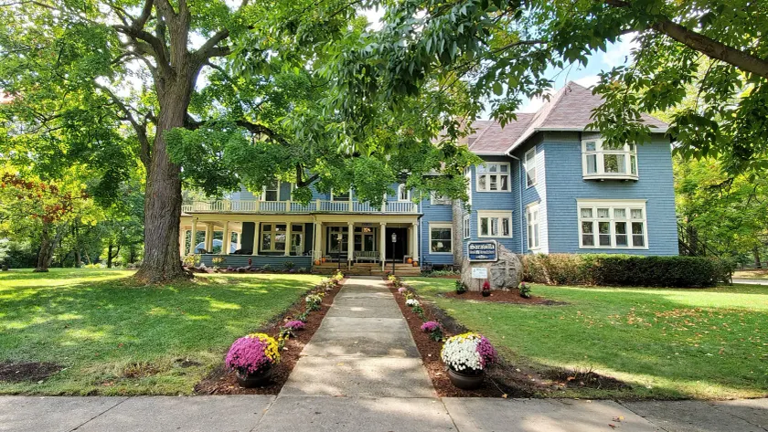 Saravilla Bed & Breakfast - Image 1