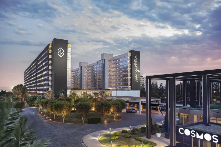 Nirvana Cosmopolitan Hotel - Convention & Sports Center - Image 1