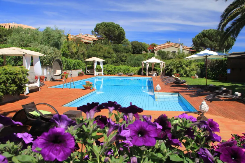 Albaruja Hotel - Image 1