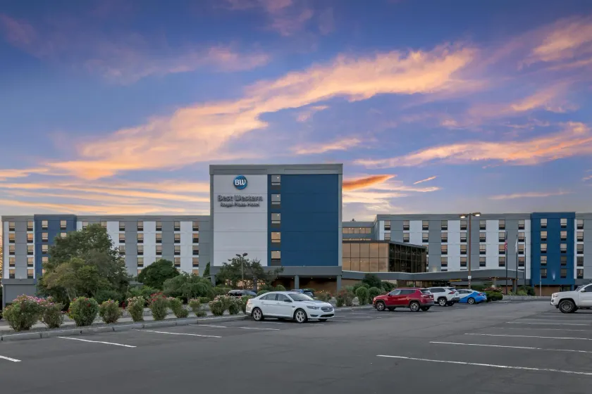 Best Western Royal Plaza Hotel and Trade Center - Image 1