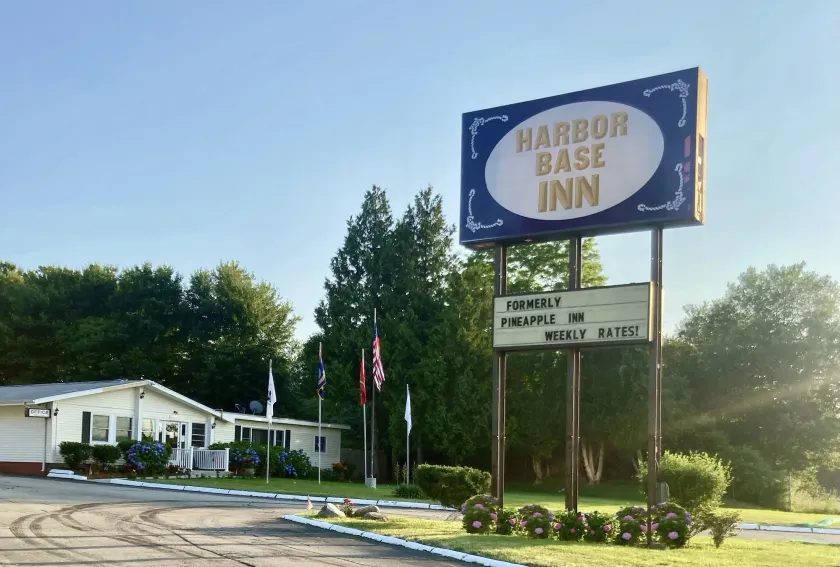 Harbor Base Inn - Image 1