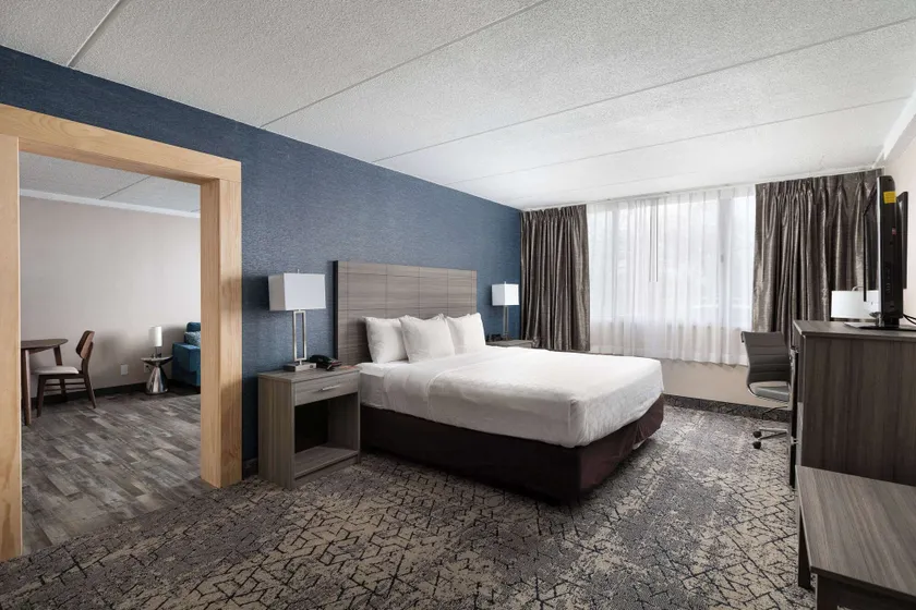 Clarion Hotel & Convention Center Joliet - Image 1