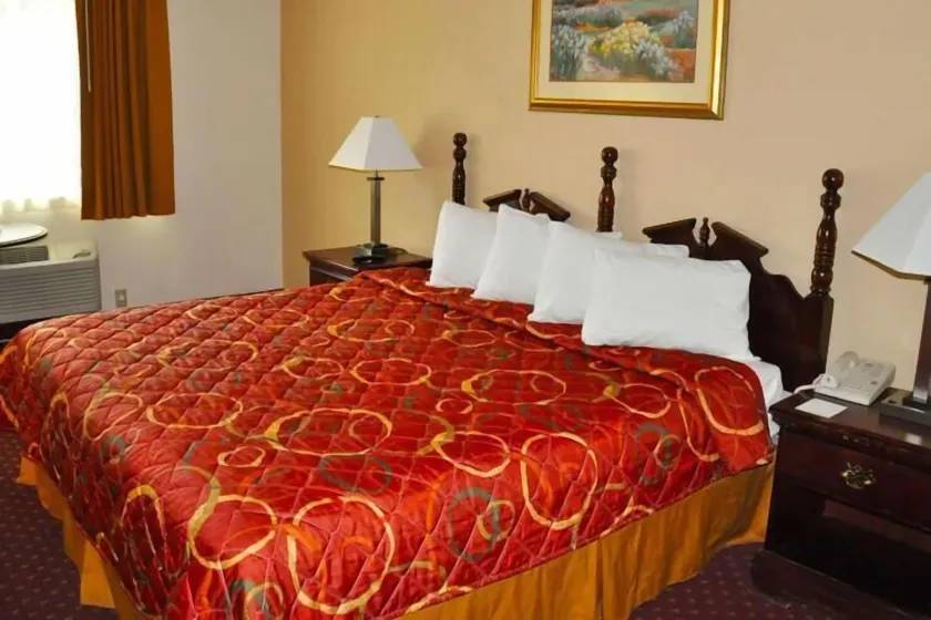 Avalon Inn - Room