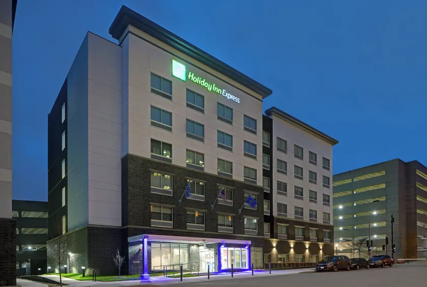 Holiday Inn Express - Milwaukee Downtown by IHG - Image 1
