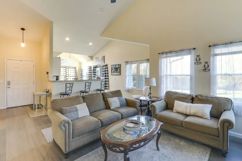 Wichita Townhome w/ Patio: 9 Mi to Downtown! - Image 1