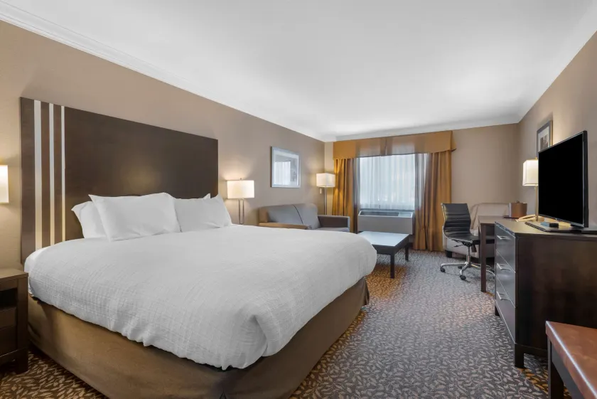 Best Western Plus Fernie Mountain Lodge - Image 1