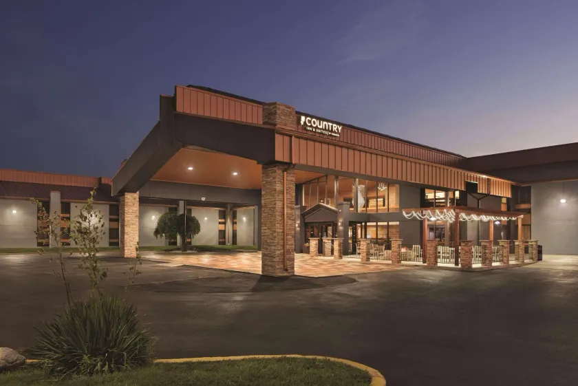 Country Inn & Suites by Radisson, Indianapolis East, IN - Image 1