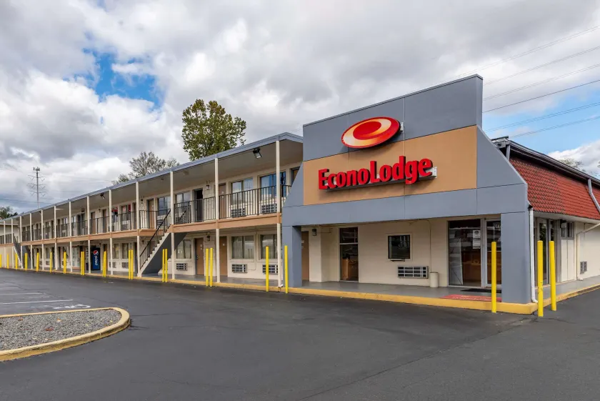 Econo Lodge Charlottesville North - University Area - Image 1
