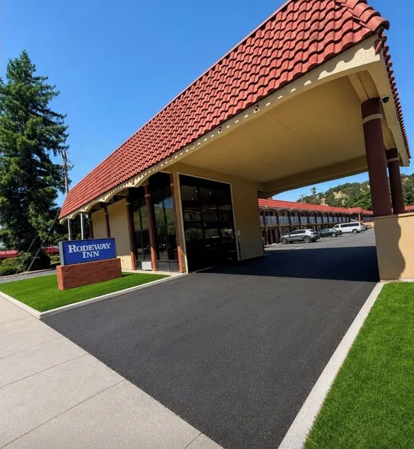 Rodeway Inn - Image 1