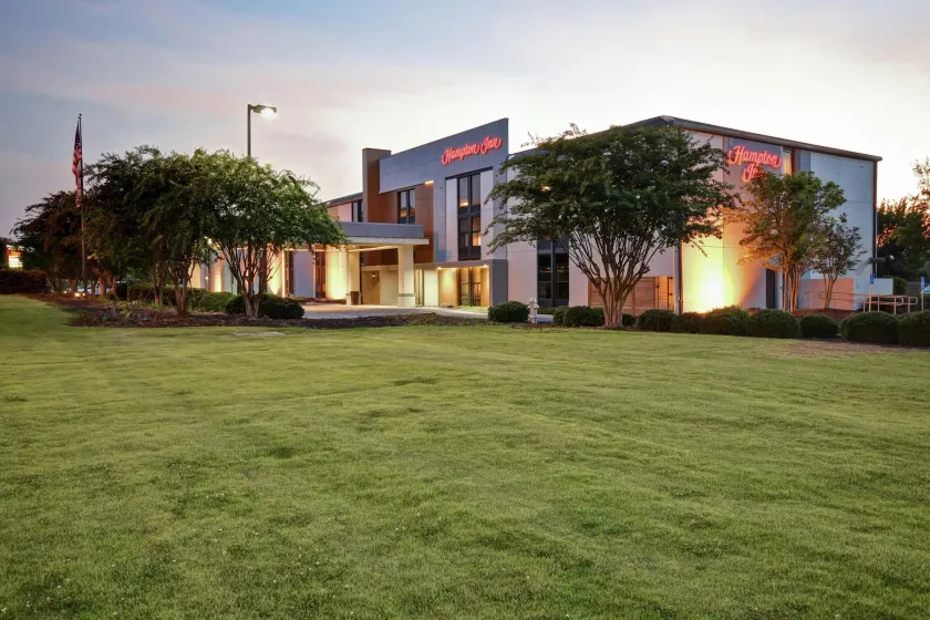 Hampton Inn Auburn - Image 1
