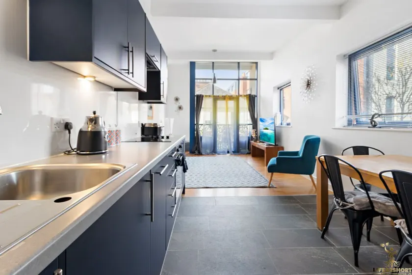 City Centre Spacious Apartment - Image 1