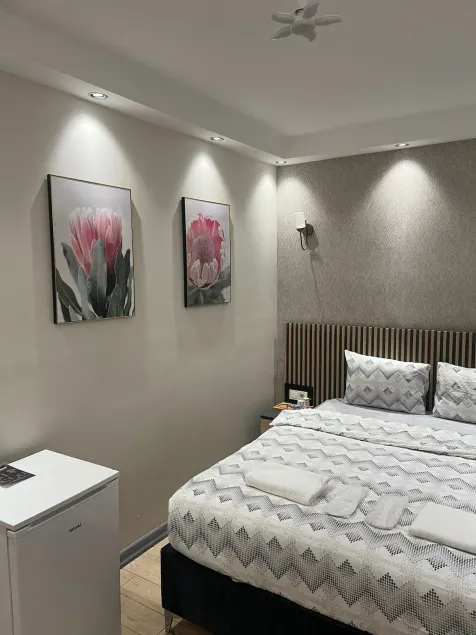 Solo Suites Hotel - Image 1