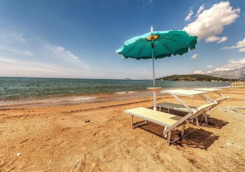 Baron Beach Hotel - Image 1