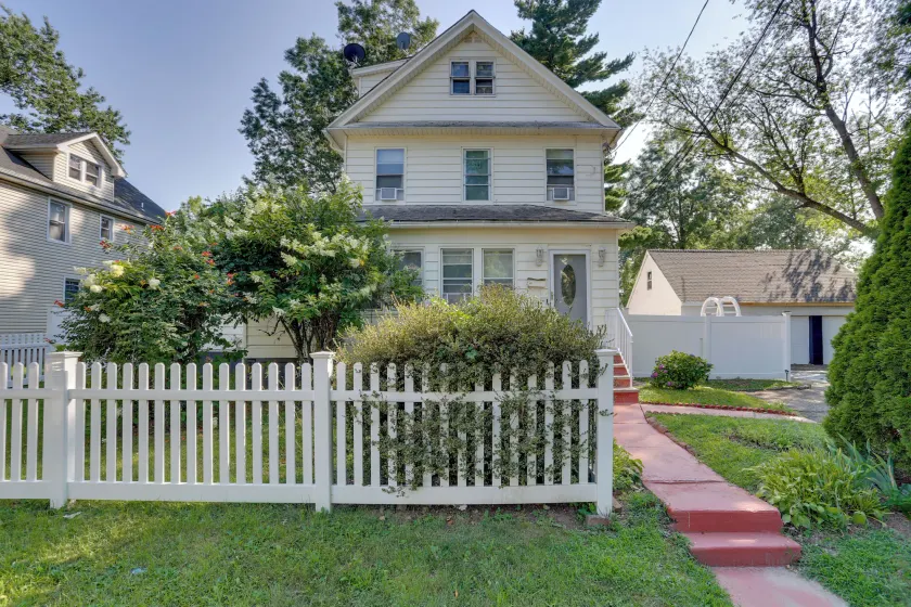 8 Mi to MetLife Stadium: Pet-Friendly Home w/ Yard - Intérieur