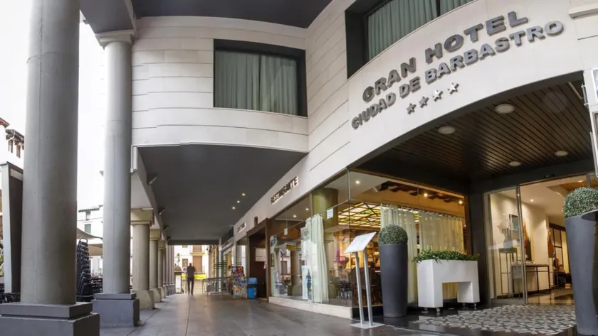 Gran Hotel Ciudad de Barbastro - Image 1