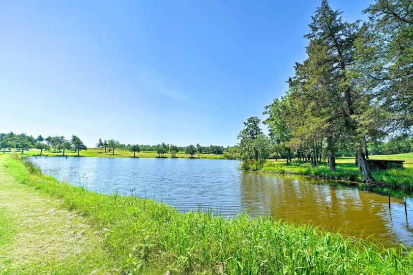 Mcalester Cottage w/ 30 Private Acres & Ponds! - Interior