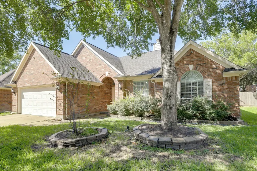 Dogs Welcome, Fenced Yard: Richmond Retreat! - Image 1
