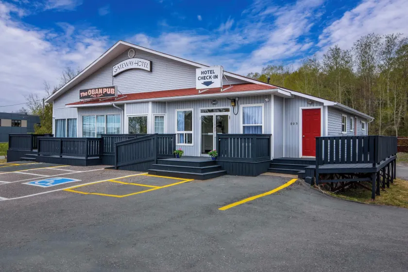 Gateway Hotel and Suites - Image 1