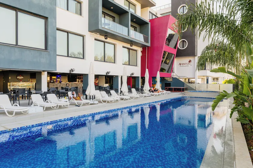 Royal Palace Hotel - Image 1
