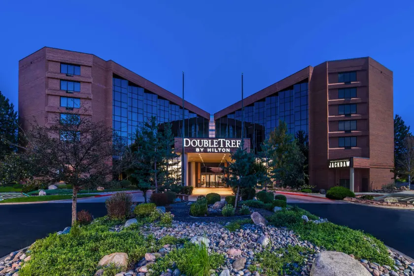 DoubleTree by Hilton Denver - Aurora - Image 1