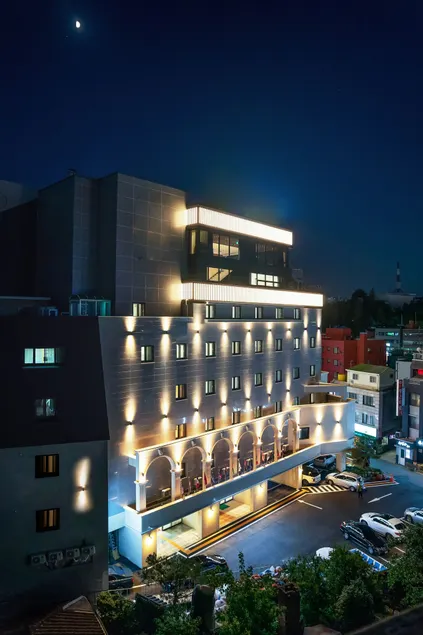 Hotel Artheim - Image 1