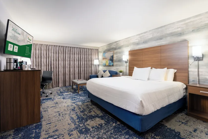 MCM Elegante Hotel - Image 1