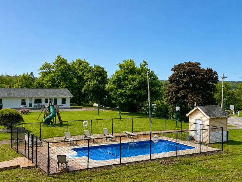 Anne Shirley Motel & Cottages - Image 1