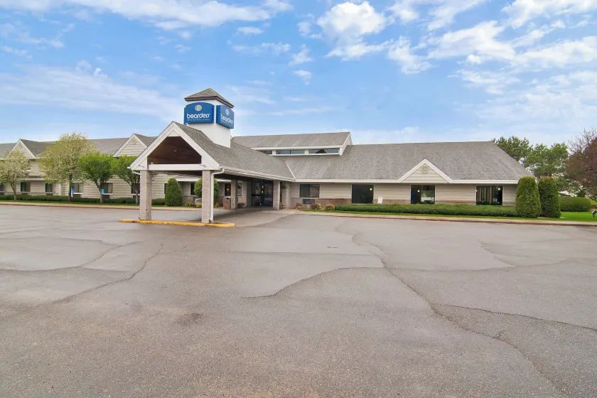 Boarders Inn & Suites by Cobblestone Hotels - Faribault - Image 1