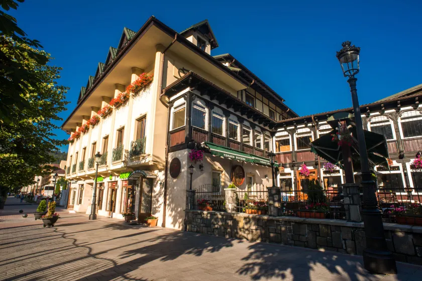 Hotel Bucegi - Image 1
