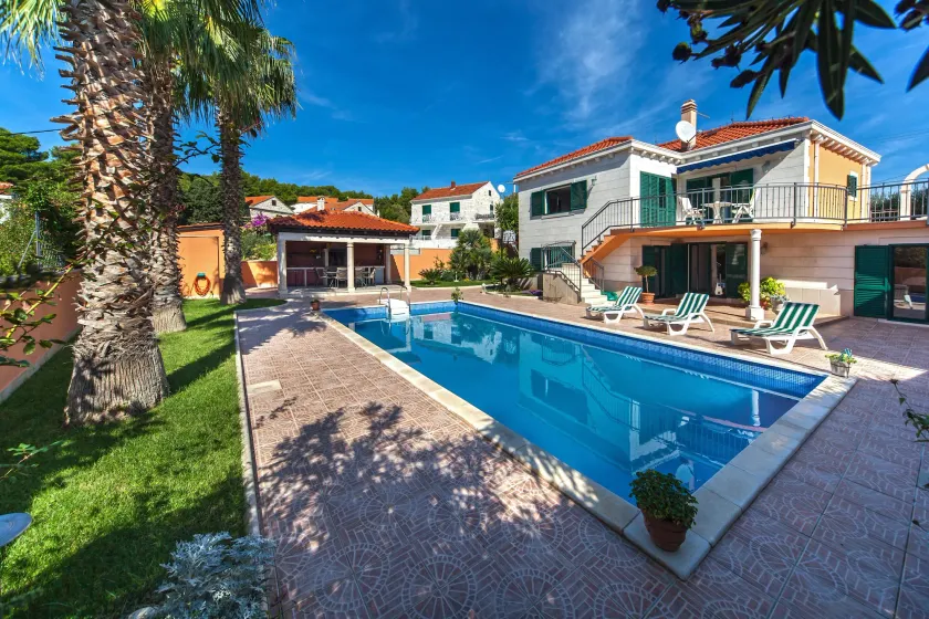 Villa Rasotica Relaxing Villa with Heated Pool, Perfect for Families - Image 1